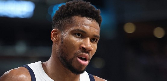 ΔΙΑΓΝΩΣΤΗΚΕ ΜΕ ΚΟΡΩΝΟΪΟ Ο ΓΙΑΝΝΗΣ ΑΝΤΕΤΟΚΟΥΝΜΠΟ ΚΑΙ ΠΑΡΕΜΕΙΝΕ ΣΤΗΝ ΑΘΗΝΑ