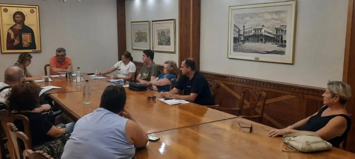 ΣΥΝΑΝΤΗΣΗ ΕΡΓΑΣΙΑΣ ΣΤΟΝ ΔΗΜΟ ΣΕΡΡΩΝ ΜΕ ΕΚΠΡΟΣΩΠΟΥΣ ΦΟΡΕΩΝ ΑμεΑ ΜΕ ΘΕΜΑ ΤΙΣ ΔΗΜΟΣΙΕΣ ΘΕΣΕΙΣ ΣΤΑΘΜΕΥΣΗΣ