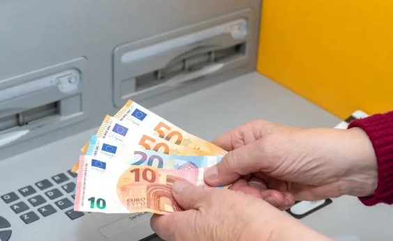 ΣΥΝΤΑΞΕΙΣ NΟΕΜΒΡΙΟΥ: ΠΟΤΕ ΘΑ ΓΙΝΟΥΝ ΟΙ ΚΑΤΑΒΟΛΕΣ ΤΟΥΣ