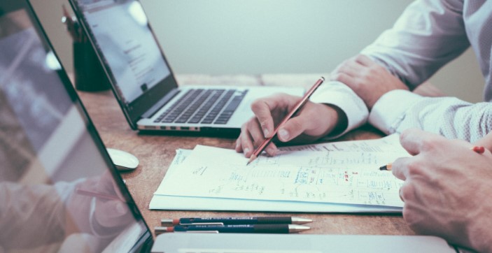 ΠΡΟΣΛΗΨΕΙΣ ΣΤΟ ΔΗΜΟΣΙΟ: ΣΕ ΠΟΙΟΥΣ ΤΟΜΕΙΣ ΑΝΟΙΓΟΥΝ ΘΕΣΕΙΣ ΤΟ 2026 – ΚΑΤΑΝΟΜΗ ΑΝΑ ΚΛΑΔΟ