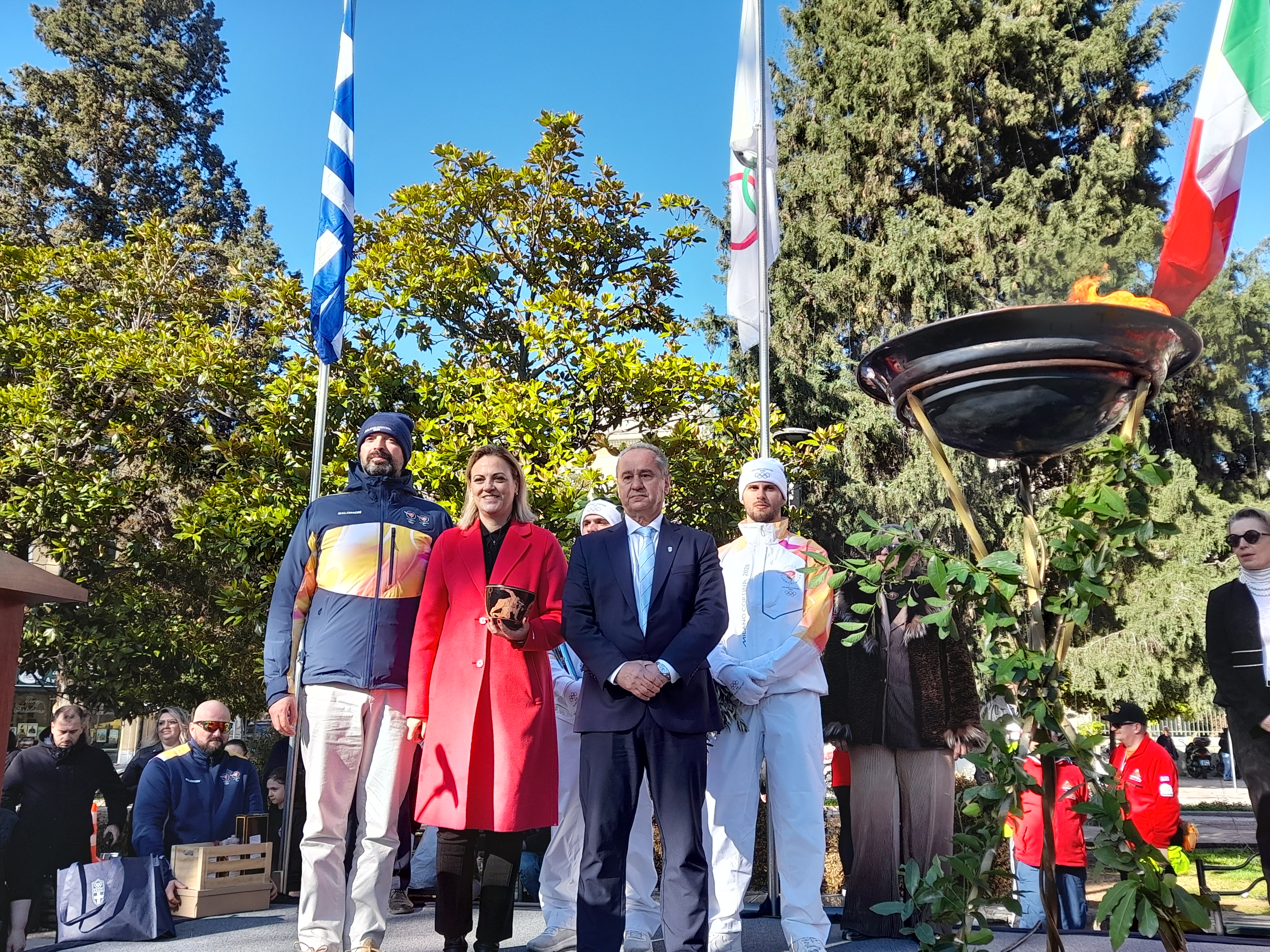 ΟΙ ΣΕΡΡΕΣ ΥΠΟΔΕΧΘΗΚΑΝ ΤΗΝ ΟΛΥΜΠΙΑΚΗ ΦΛΟΓΑ ΤΩΝ ΧΕΙΜΕΡΙΝΩΝ ΟΛΥΜΠΙΑΚΩΝ ΑΓΩΝΩΝ «Milano–Cortina 2026»