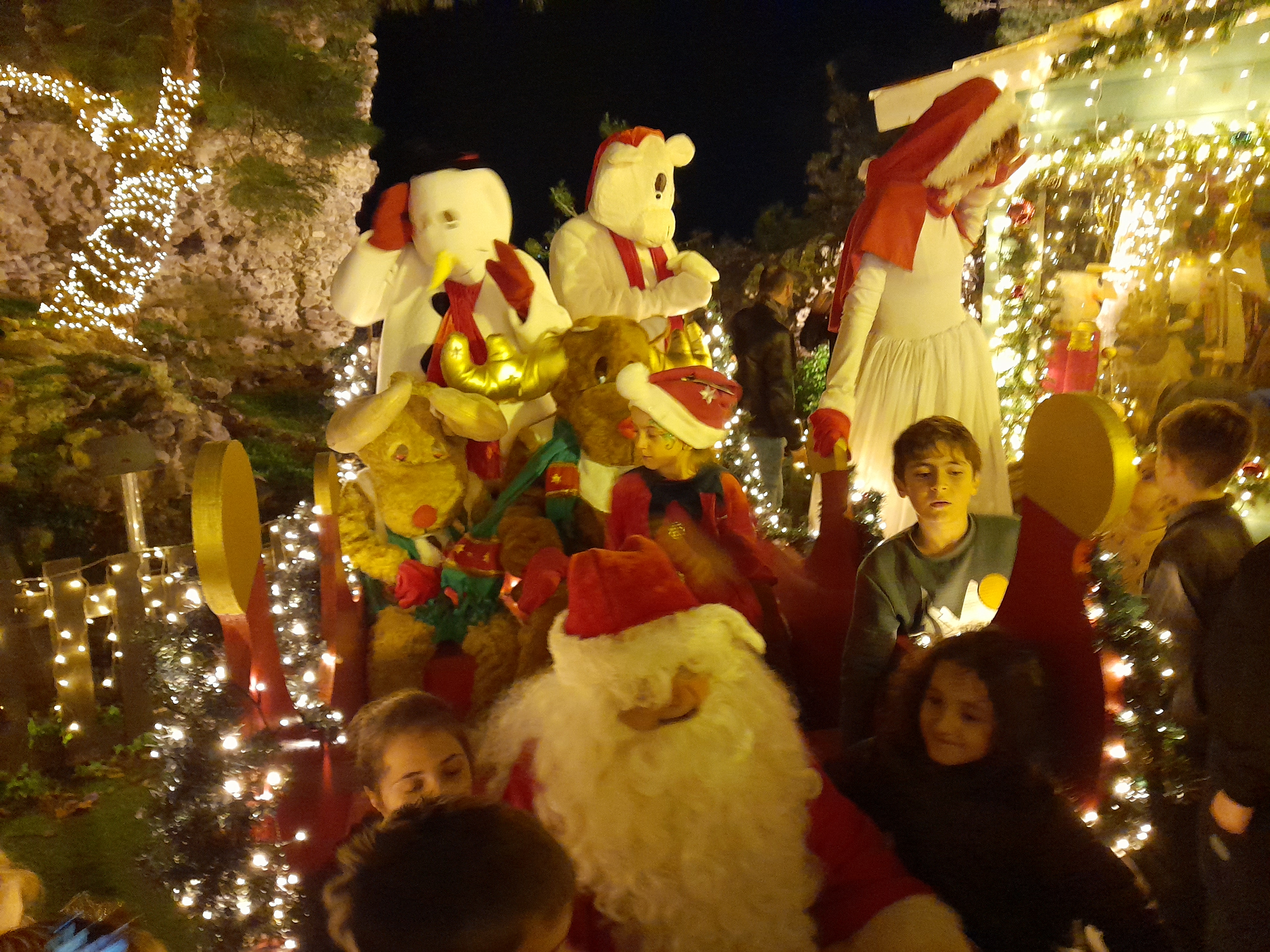 ΠΑΡΑΜΥΘΕΝΙΟΣ , ΓΙΟΡΤΙΝΑ ΣΤΟΛΙΣΜΕΝΟΣ Ο ΧΩΡΟΣ ΤΟΥ Cityζεν ΣΤΗΝ ΑΚΡΟΠΟΛΗ ΤΩΝ ΣΕΡΡΩΝ