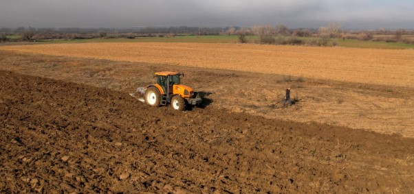 ΕΞΙ ΒΟΥΛΕΥΤΕΣ ΤΗΣ ΝΕΑΣ ΔΗΜΟΚΡΑΤΙΑΣ ΖΗΤΟΥΝ ΝΑ ΑΡΘΕΙ Ο ΑΠΟΚΛΙΣΜΟΣ ΑΓΡΟΤΩΝ ΑΠΟ ΤΙΣ ΠΛΗΡΩΜΕΣ ΤΟΥ Μ23