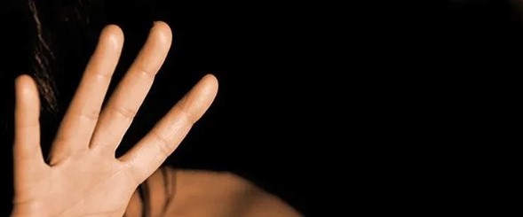 ΓΥΝΑΙΚΑ ΣΤΗ ΘΑΣΟ ΝΟΣΗΛΕΥΕΤΑΙ ΣΕ ΣΟΒΑΡΗ ΚΑΤΑΣΤΑΣΗ ΜΕΤΑ ΤΗΝ ΕΠΙΘΕΣΗ ΠΟΥ ΔΕΧΘΗΚΕ ΑΠΟ ΤΟΝ ΠΡΩΗΝ ΣΥΖΥΓΟ ΤΗΣ