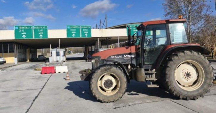 ΣΥΝΕΧΙΣΤΗΚΑΝ ΟΙ ΑΠΟΚΛΕΙΣΜΟΙ ΑΠΟ ΤΟΥΣ ΑΓΡΟΤΕΣ ΚΑΙ ΚΤΗΝΟΤΡΟΦΟΥΣ ΣΤΑ ΤΕΛΩΝΕΙΑ ΕΥΖΩΝΩΝ – ΠΡΟΜΑΧΩΝΑ – ΕΞΟΧΗΣ ΚΑΙ ΝΙΚΗΣ