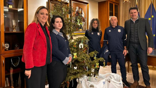 ΔΩΡΑ ΑΓΑΠΗΣ ΣΤΟ ΔΗΜΟ ΣΕΡΡΩΝ ΑΠΟ ΤΗΝ ΠΑΕ ΠΑΝΣΕΡΡΑΪΚΟΣ ΓΙΑ ΠΑΙΔΙΑ ΠΟΥ ΕΧΟΥΝ ΑΝΑΓΚΗ