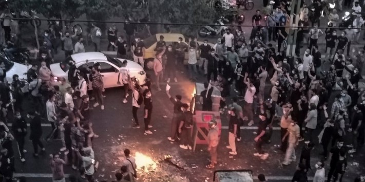 ΧΑΟΣ ΣΤΟ ΙΡΑΝ: ΦΟΥΝΤΩΝΟΥΝ ΟΙ ΑΝΤΙΚΥΒΕΡΝΗΤΙΚΕΣ ΔΙΑΔΗΛΩΣΕΙΣ