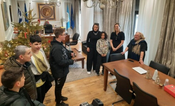 ΠΡΩΤΟΧΡΟΝΙΑΤΙΚΑ ΚΑΛΑΝΤΑ ΚΑΙ ΕΥΧΕΣ ΓΙΑ ΤΟ ΝΕΟ ΕΤΟΣ ΣΤΟ ΔΗΜΑΡΧΕΙΟ ΣΕΡΡΩΝ