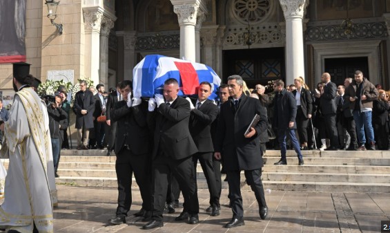 «ΥΣΤΑΤΟ ΧΑΙΡΕ» ΣΤΗΝ ΕΛΕΝΗ ΓΛΥΚΑΤΖΗ-ΑΡΒΕΛΕΡ