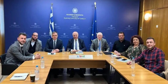 Ο ΤΑΣΟΣ ΧΑΤΖΗΒΑΣΙΛΕΙΟΥ ΜΕ ΣΕΡΡΑΙΟΥΣ ΑΓΡΟΤΕΣ ΣΤΟΝ ΥΠΟΥΡΓΟ ΑΝΑΠΤΥΞΗΣ ΚΑΙ ΤΡΟΦΙΜΩΝ