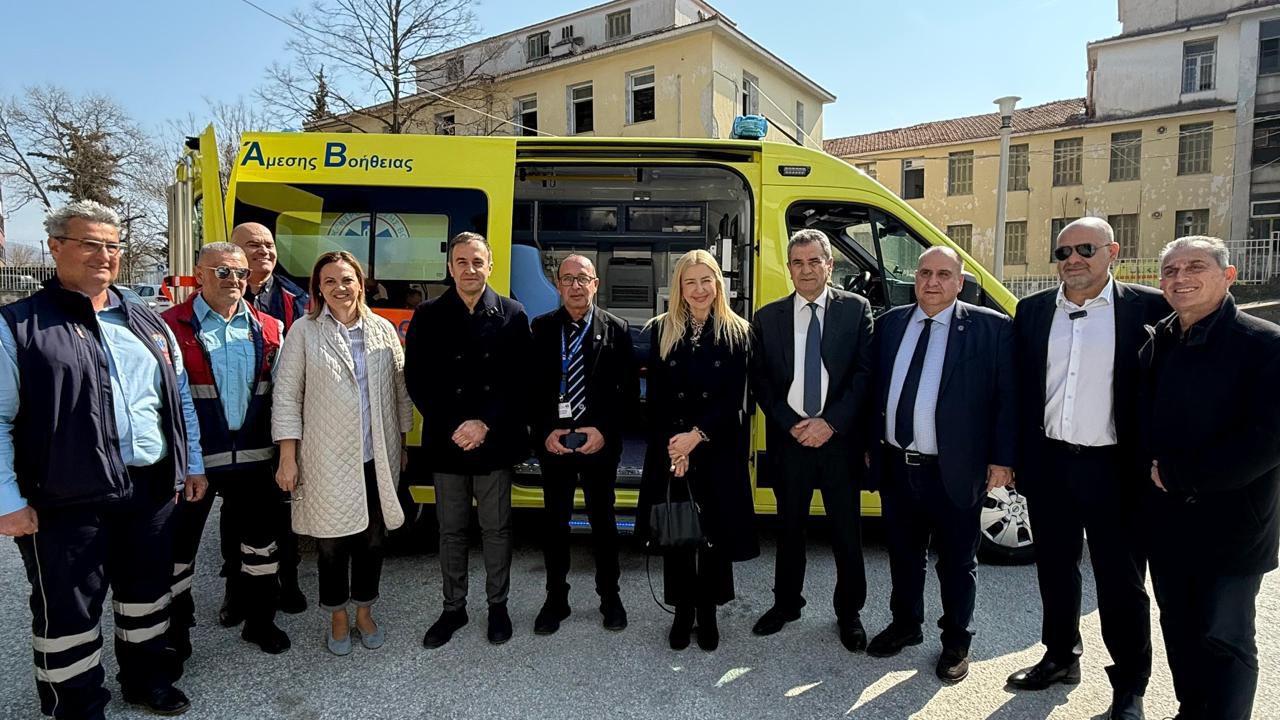 ΕΝΙΣΧΥΣΗ ΤΟΥ ΣΤΟΛΟΥ ΤΟΥ ΕΚΑΒ ΣΕΡΡΩΝ ΜΕ ΕΝΑ ΑΣΘΕΝΟΦΟΡΟ ΠΡΟΣΦΟΡΑ ΤΗΣ ΜΕΓΑ Α.Ε.