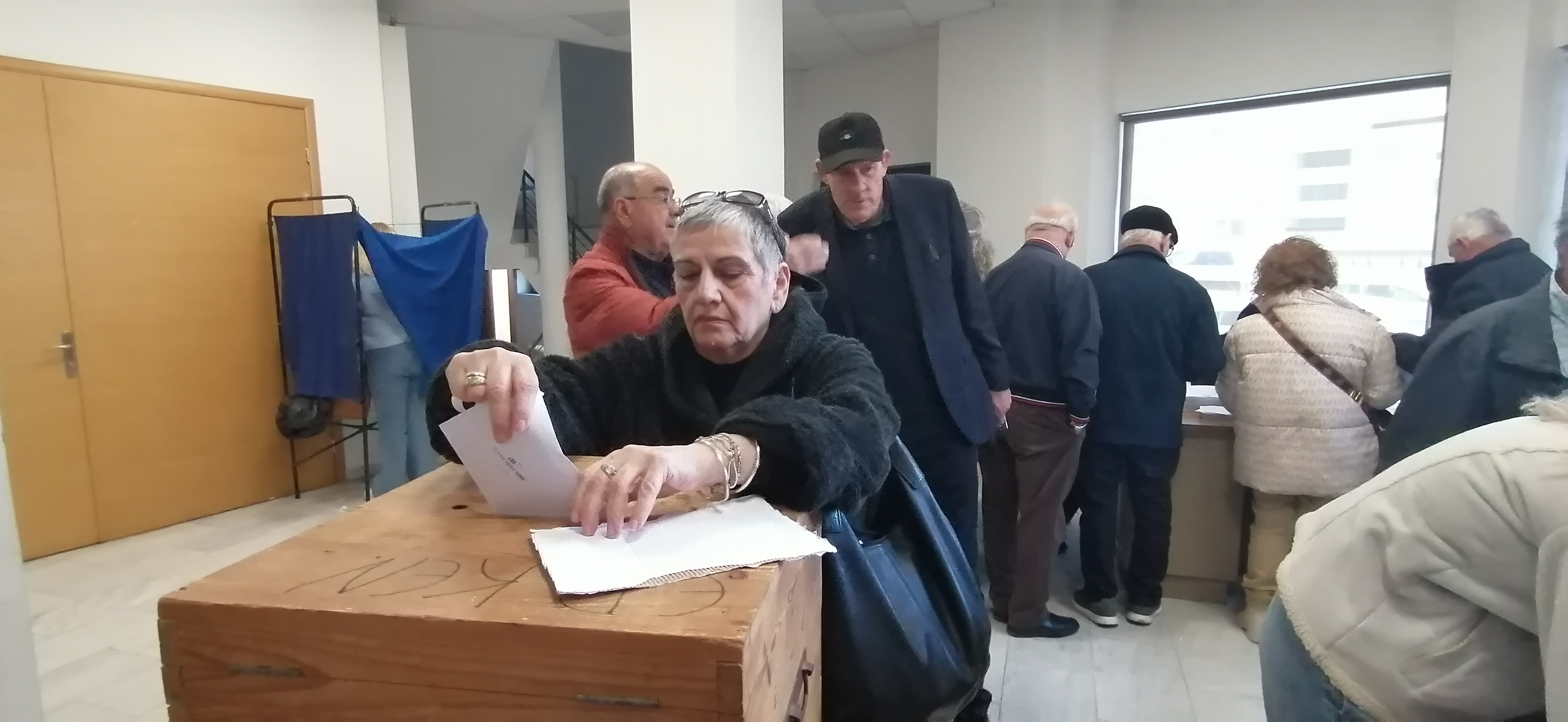 ΜΕΓΑΛΗ ΣΥΜΜΕΤΟΧΗ ΣΤΙΣ ΣΕΡΡΕΣ ΣΤΙΣ ΕΚΛΟΓΕΣ ΣΥΝΕΔΡΩΝ ΤΟΥ ΠΑΣΟΚ – ΚΙΝΑΛ