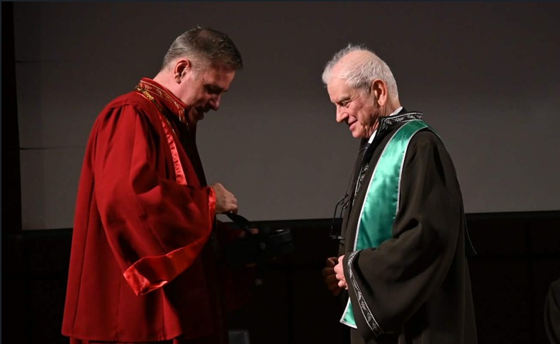 ΕΠΙΤΙΜΟΣ ΔΙΔΑΚΤΟΡΑΣ ΤΟΥ ΔΙΠΑΕ ΑΝΑΓΟΡΕΥΤΗΚΕ Ο ΖΩΓΡΑΦΟΣ ΣΤΕΦΑΝΟΣ ΔΑΣΚΑΛΑΚΗΣ