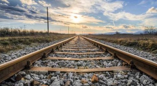 ΣΕ ΤΡΟΧΙΑ ΔΗΜΟΠΡΑΤΗΣΗΣ ΔΥΟ ΜΕΓΑΛΑ ΣΙΔΗΡΟΔΡΟΜΙΚΑ ΕΡΓΑ ΣΚΑ-ΟΙΝΟΗΣ ΚΑΙ ΜΟΥΡΙΕΣ-ΠΡΟΜΑΧΩΝΑ