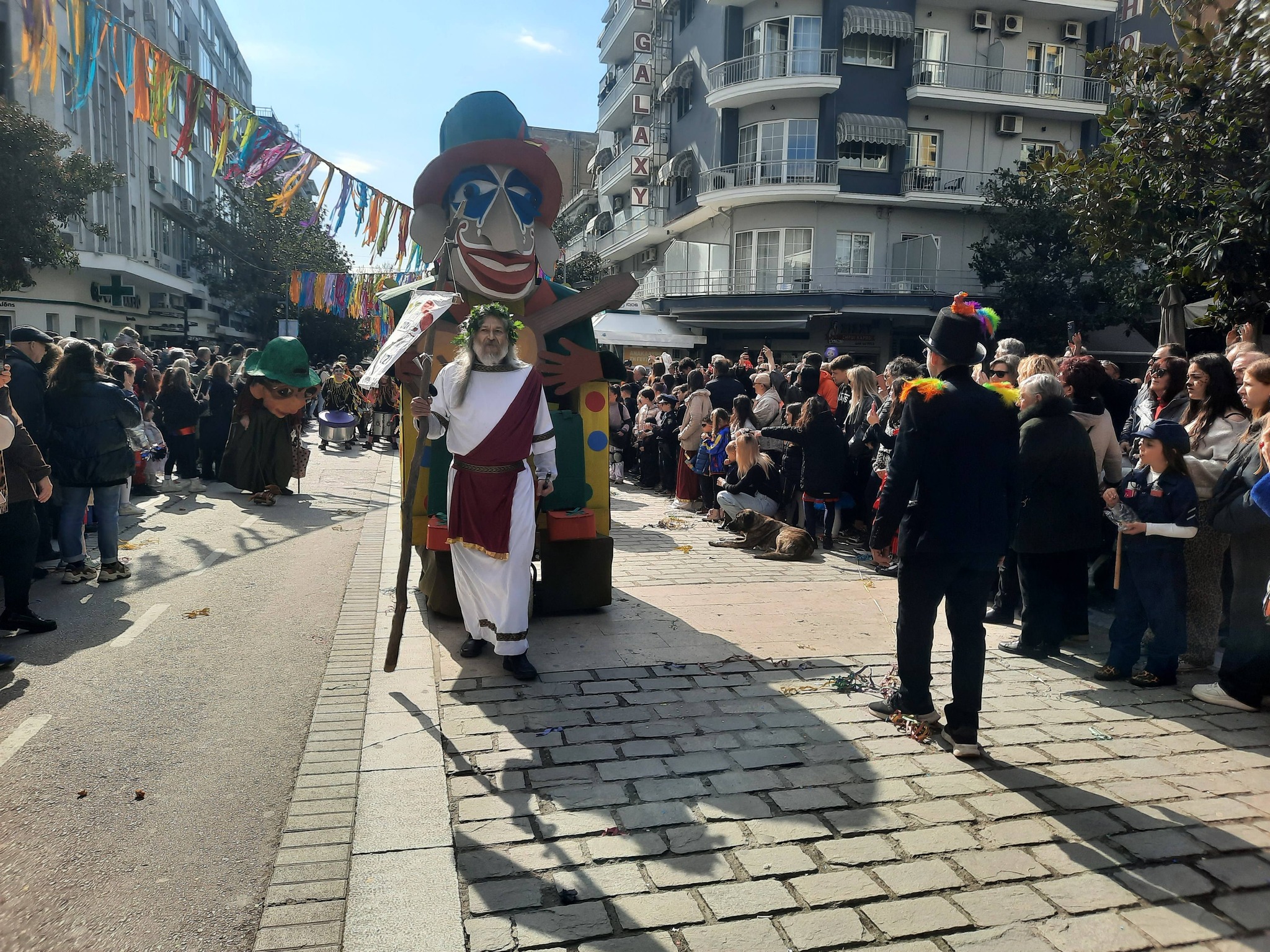 ΜΕ ΞΕΦΡΕΝΟΥΣ ΡΥΘΜΟΥΣ ΓΙΟΡΤΑΣΤΗΚΕ Η ΑΠΟΚΡΙΑ ΣΤΙΣ ΣΕΡΡΕΣ