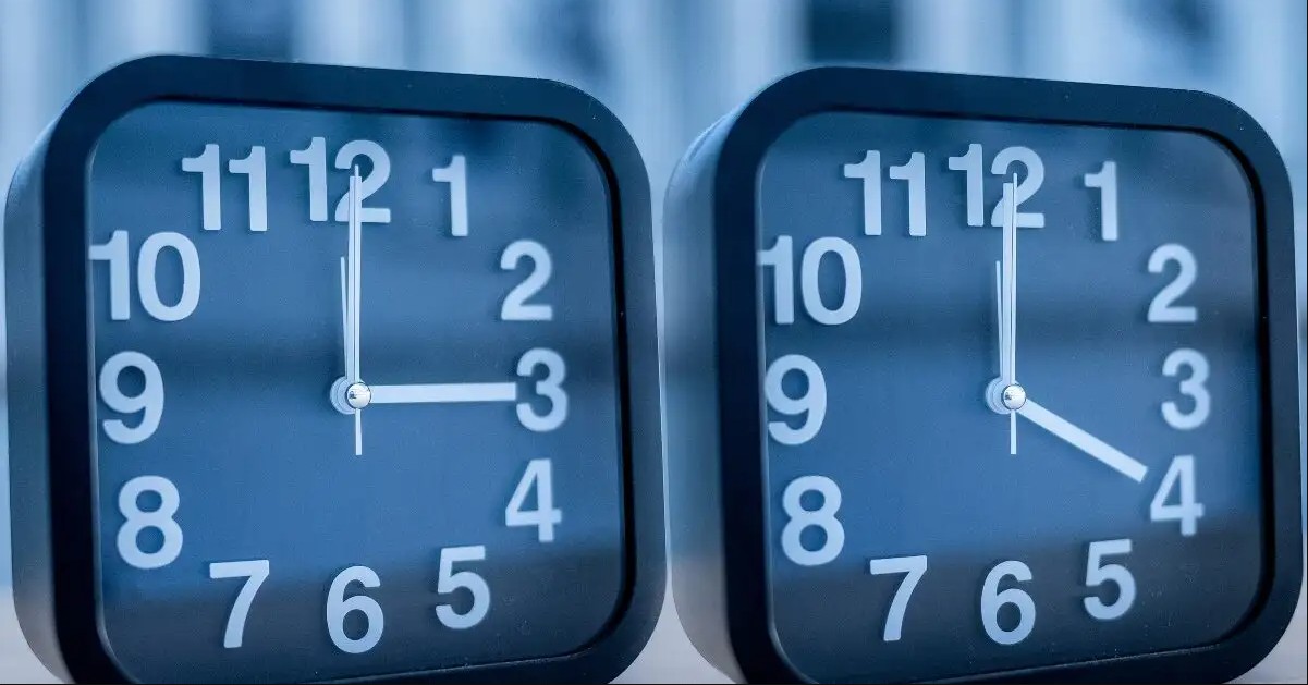 ΑΛΛΑΓΗ ΩΡΑΣ: ΤΑ ΞΗΜΕΡΩΜΑΤΑ ΤΗΣ ΚΥΡΙΑΚΗ 29 ΜΑΡΤΙΟΥ ΤΑ ΡΟΛΟΓΙΑ ΘΑ ΠΑΝΕ ΜΙΑ ΩΡΑ ΜΠΡΟΣΤΑ