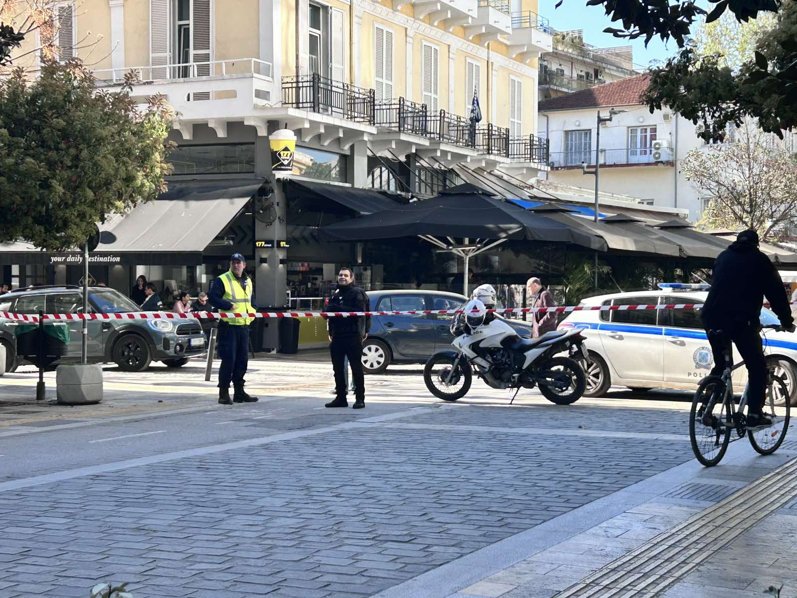 ΑΠΕΙΛΗ ΓΙΑ ΒΟΜΒΑ ΣΤΟ ΠΟΛΙΤΙΚΟ ΓΡΑΦΕΙΟ ΤΗΣ ΒΟΥΛΕΥΤΟΥ ΦΩΤΕΙΝΗΣ ΑΡΑΜΠΑΤΖΗ ΣΤΙΣ ΣΕΡΡΕΣ