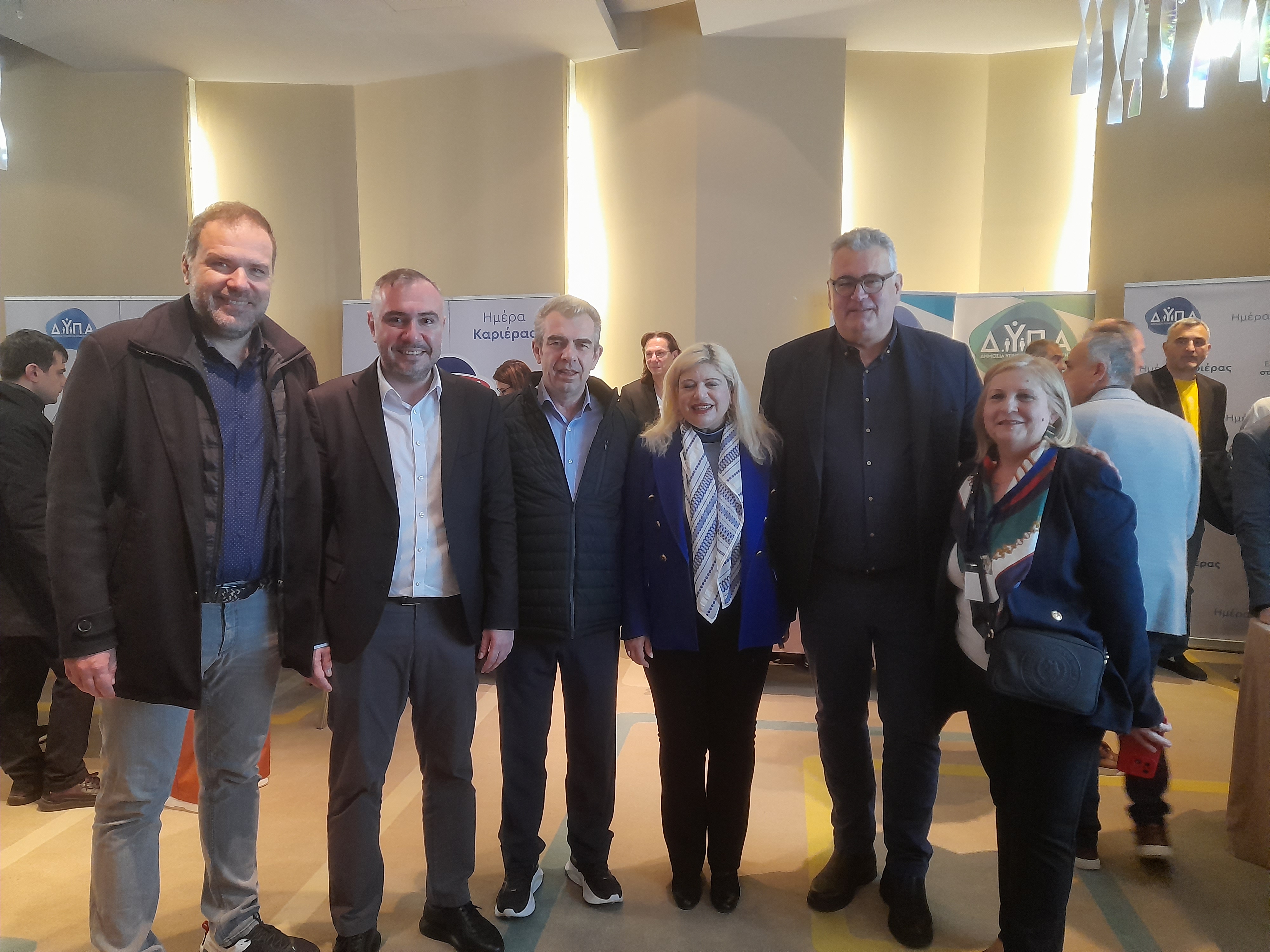 30 ΕΠΙΧΕΙΡΗΣΕΙΣ ΣΥΜΕΤΕΙΧΑΝ ΠΡΟΣΦΕΡΟΝΤΑΣ 800 ΘΕΣΕΙΣ ΕΡΓΑΣΙΑΣ ΣΤΗΝ 54η «ΗΜΕΡΑ ΚΑΡΙΕΡΑΣ» ΣΤΙΣ ΣΕΡΡΕΣ