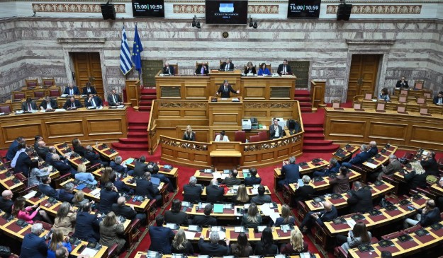 ΑΡΣΗ ΑΣΥΛΙΑΣ ΤΩΝ 13 ΒΟΥΛΕΥΤΩΝ ΤΗΣ ΝΔ ΓΙΑ ΤΟΝ ΟΠΕΚΕΠΕ ΑΠΟΦΑΣΙΣΕ Η ΒΟΥΛΗ