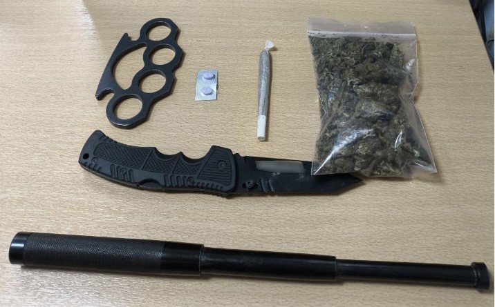 ΣΥΛΛΗΨΗ ΣΤΙΣ ΣΕΡΡΕΣ ΑΝΔΡΑ ΚΑΙ ΓΥΝΑΙΚΑΣ ΓΙΑ ΚΑΤΟΧΗ ΝΑΡΚΩΤΙΚΩΝ