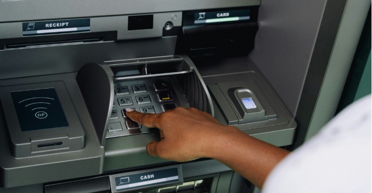 ΤΟ ΠΑΣΧΑ «ΚΛΕΙΝΕΙ» ΤΙΣ ΤΡΑΠΕΖΕΣ – ΟΙ ΕΝΑΛΛΑΚΤΙΚΕΣ ΣΥΝΑΛΛΑΓΕΣ