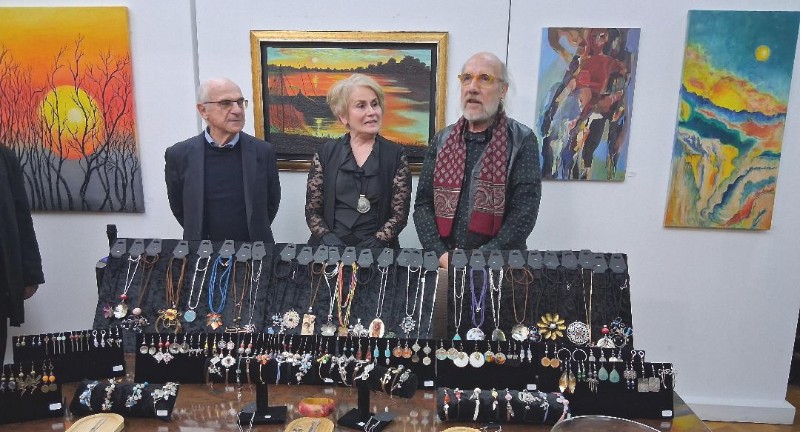 ΠΡΑΓΜΑΤΟΠΟΙΗΘΗΚΑΝ ΤΑ ΕΓΚΑΙΝΙΑ ΤΗΣ ΑΤΟΜΙΚΗΣ ΕΚΘΕΣΗΣ ΖΩΓΡΑΦΙΚΗΣ , ΚΟΣΜΗΜΑΤΟΣ ΚΑΙ ΧΕΙΡΟΤΕΧΝΙΑΣ ΤΗΣ ΓΙΑΝΝΑΣ ΖΑΧΑΡΙΑΝ