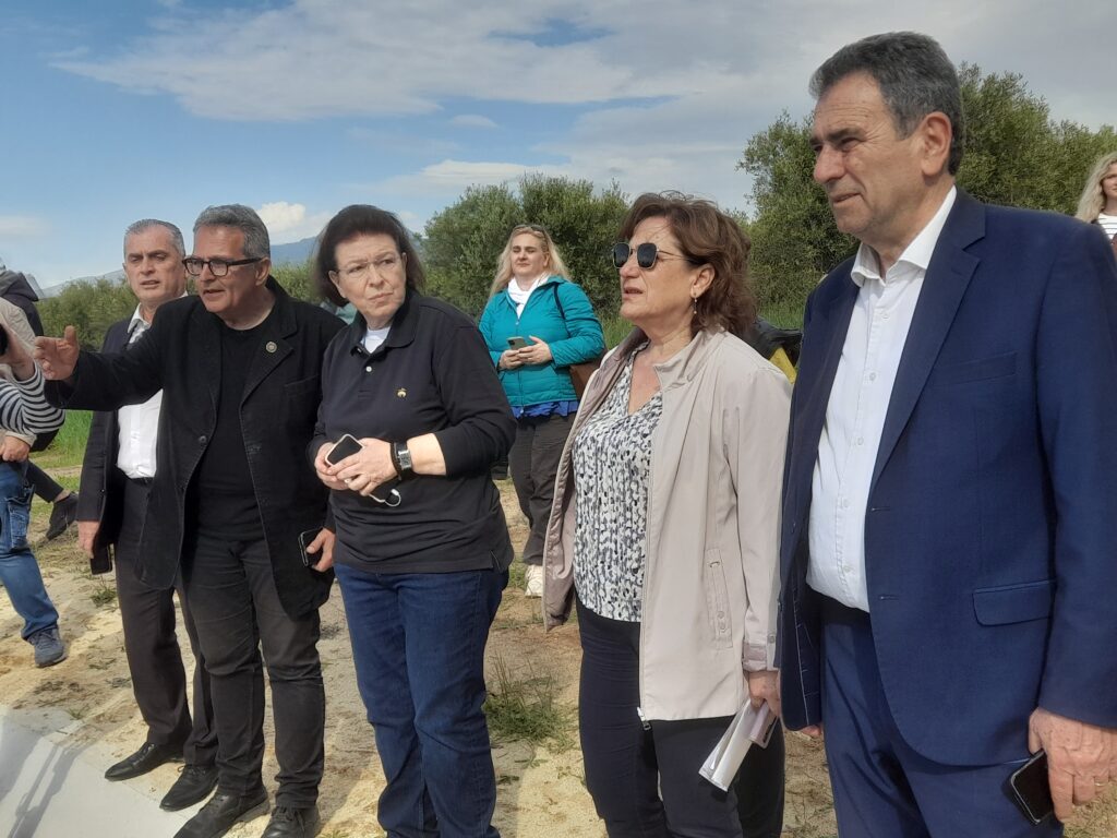 Η ΥΠΟΥΡΓΟΣ ΠΟΛΙΤΙΣΜΟΥ ΛΙΝΑ ΜΕΝΔΩΝΗ ΠΡΑΓΜΑΤΟΠΟΙΗΣΕ ΑΥΤΟΨΙΑ ΣΤΟΝ ΤΥΜΒΟ ΚΑΣΤΑ – ΑΠΟΚΑΛΥΦΘΗΚΕ Ο ΕΠΙΒΛΗΤΙΚΟΣ ΠΕΡΙΒΟΛΟΣ ΤΟΥ ΤΥΜΒΟΥ ΣΤΗΝ ΑΜΦΙΠΟΛΗ 3 20260509 171313 kasta mendoni