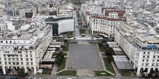 ΧΟΡΕΥΤΙΚΗ ΕΚΔΗΛΩΣΗ ΣΤΗΝ ΠΛΑΤΙΑ ΑΡΙΣΤΟΤΕΛΟΥΣ ΜΕ ΣΤΟΧΟ ΤΟ ΡΕΚΟΡ ΓΚΙΝΕΣ ΓΙΑ ΤΟ ΜΕΓΑΛΥΤΕΡΟ ΖΕΜΠΕΚΙΚΟ