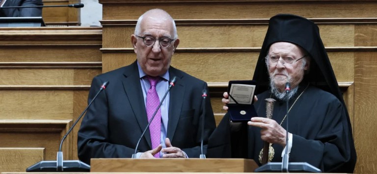 ΙΣΤΟΡΙΚΗ ΣΥΝΕΔΡΙΑΣΗ ΤΗΣ ΒΟΥΛΗΣ ΤΩΝ ΕΛΛΗΝΩΝ ΠΡΟΣ ΤΙΜΗΝ ΤΟΥ ΟΙΚΟΥΜΕΝΙΚΟΥ ΠΑΤΡΙΑΡΧΗ κ.κ. ΒΑΡΘΟΛΟΜΑΙΟΥ