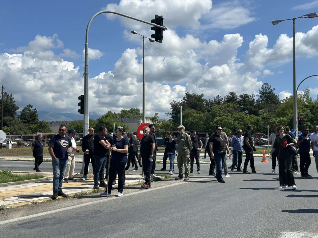 Η ΚΙΝΗΤΟΠΟΙΗΣΗ ΤΩΝ ΣΕΡΡΑΙΩΝ ΑΓΡΟΤΩΝ ΣΤΟΝ ΚΟΜΒΟ ΛΕΥΚΩΝΑ ΣΥΝΑΝΤΗΣΕ ΙΣΧΥΡΕΣ ΑΣΤΥΝΟΜΙΚΕΣ ΔΥΝΑΜΕΙΣ 3 IMG 86dbd2c60c5fe3 agrotes