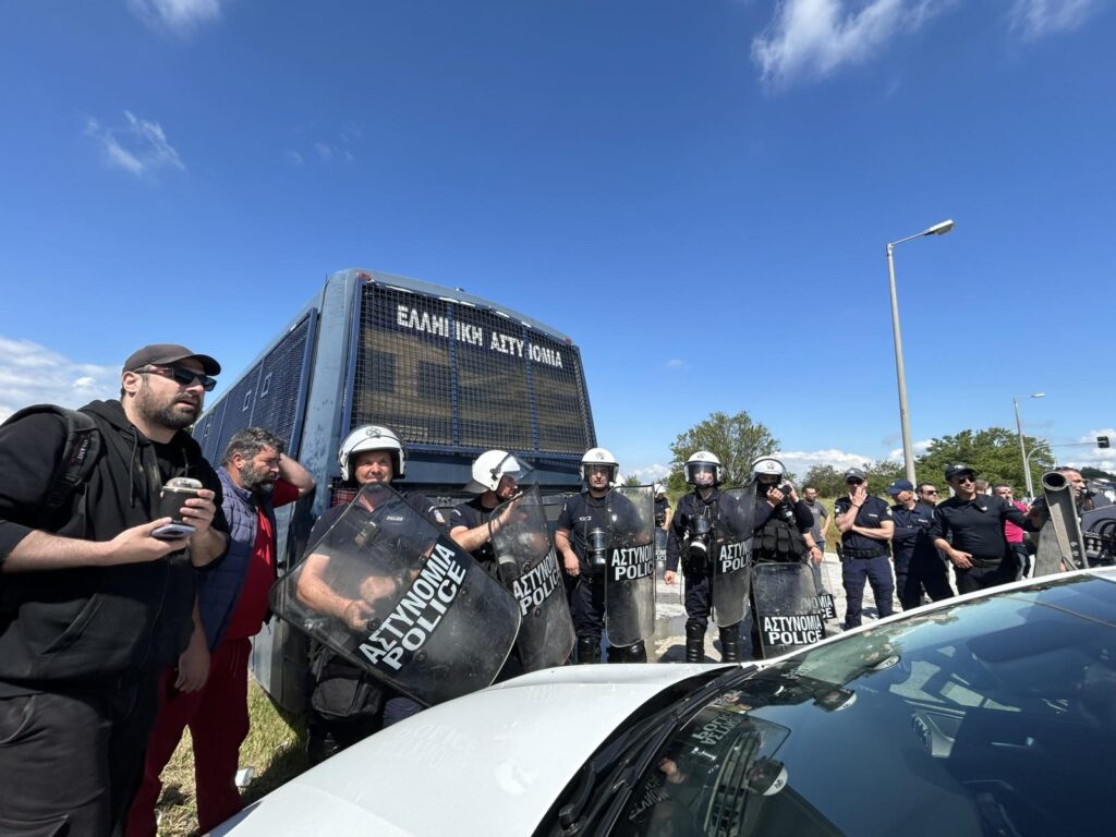Η ΚΙΝΗΤΟΠΟΙΗΣΗ ΤΩΝ ΣΕΡΡΑΙΩΝ ΑΓΡΟΤΩΝ ΣΤΟΝ ΚΟΜΒΟ ΛΕΥΚΩΝΑ ΣΥΝΑΝΤΗΣΕ ΙΣΧΥΡΕΣ ΑΣΤΥΝΟΜΙΚΕΣ ΔΥΝΑΜΕΙΣ 2 IMG c3a6633976e06fa agrotes 1