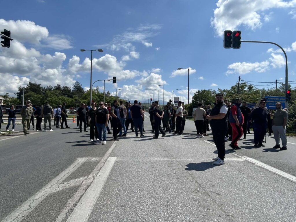 ΜΠΛΟΚΟ ΑΠΟ ΤΗΝ ΑΣΤΥΝΟΜΙΑ ΣΤΟΥΣ ΑΓΡΟΤΕΣ ΣΤΟΝ ΛΕΥΚΩΝΑ ΣΕΡΡΩΝ 4 IMG edd18e3a28a003 agrotes 1