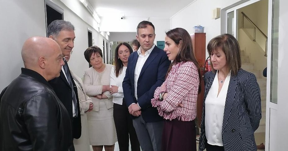 Η ΥΠΟΥΡΓΟΣ ΚΟΙΝΩΝΙΚΗΣ ΣΥΝΟΧΗΣ ΚΑΙ ΟΙΚΟΓΕΝΕΙΑΣ ΔΟΜΝΑ ΜΙΧΑΗΛΙΔΟΥ ΒΡΕΘΗΚΕ ΣΤΙΣ ΣΕΡΡΕΣ 3 MIXAHL 1