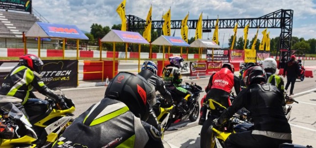 EXTREME TRACKDAYS: Η ΚΑΡΔΙΑ ΤΟΥ ΜΗΧΑΝΟΚΙΝΗΤΟΥ ΑΘΛΗΤΙΣΜΟΥ ΧΤΥΠΗΣΕ ΣΤΙΣ ΣΕΡΡΕΣ
